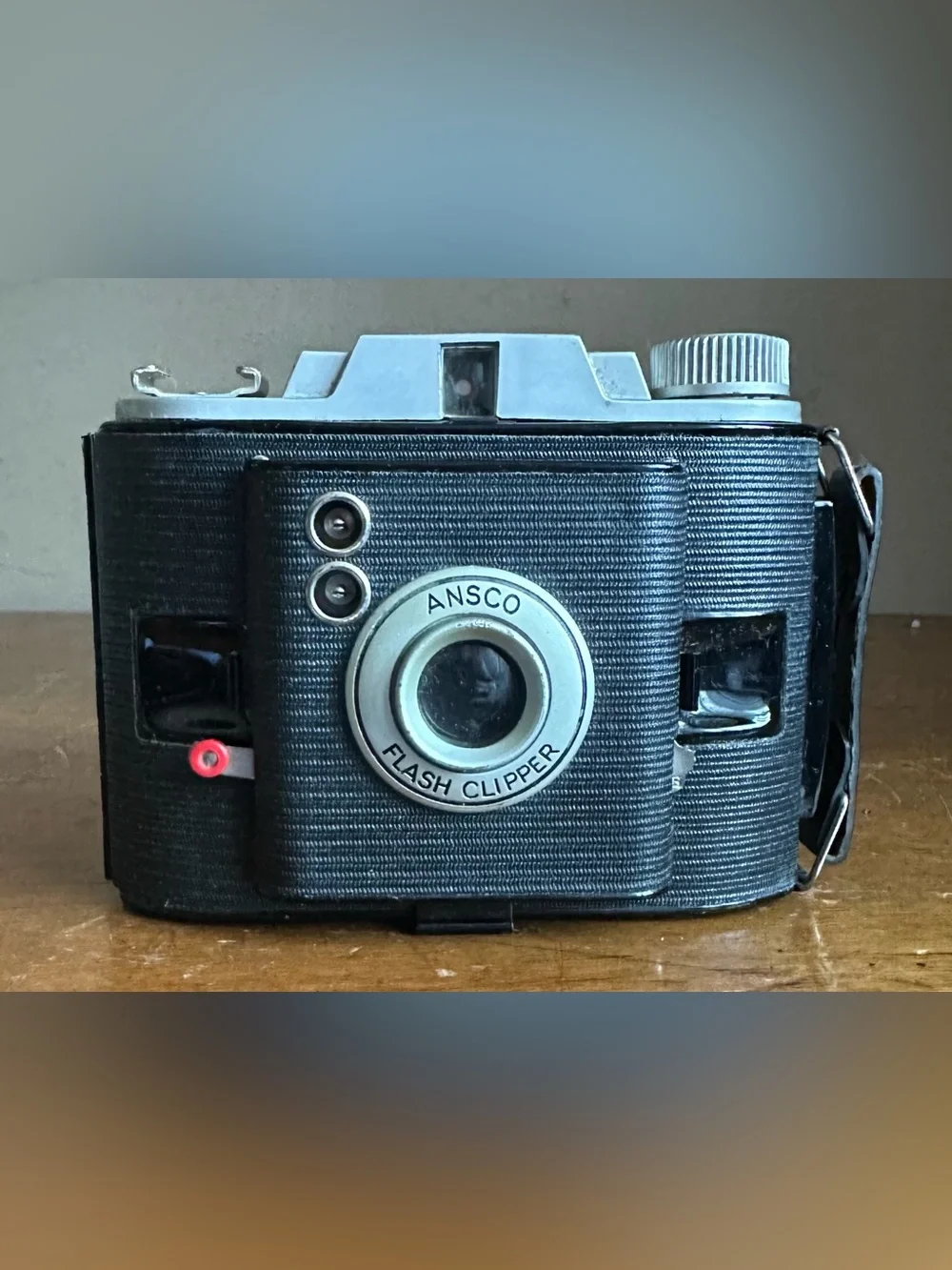 Flash Clipper Vintage Camera in Black with Brown Case